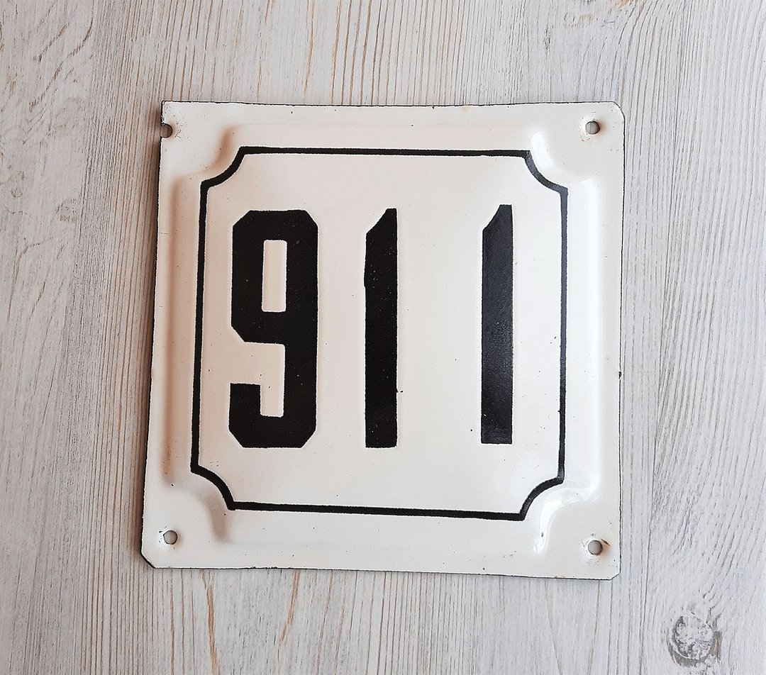 House number plate 911 - vintage street enamel metal address sign white black - 墙贴/壁贴 - 其他金属 白色