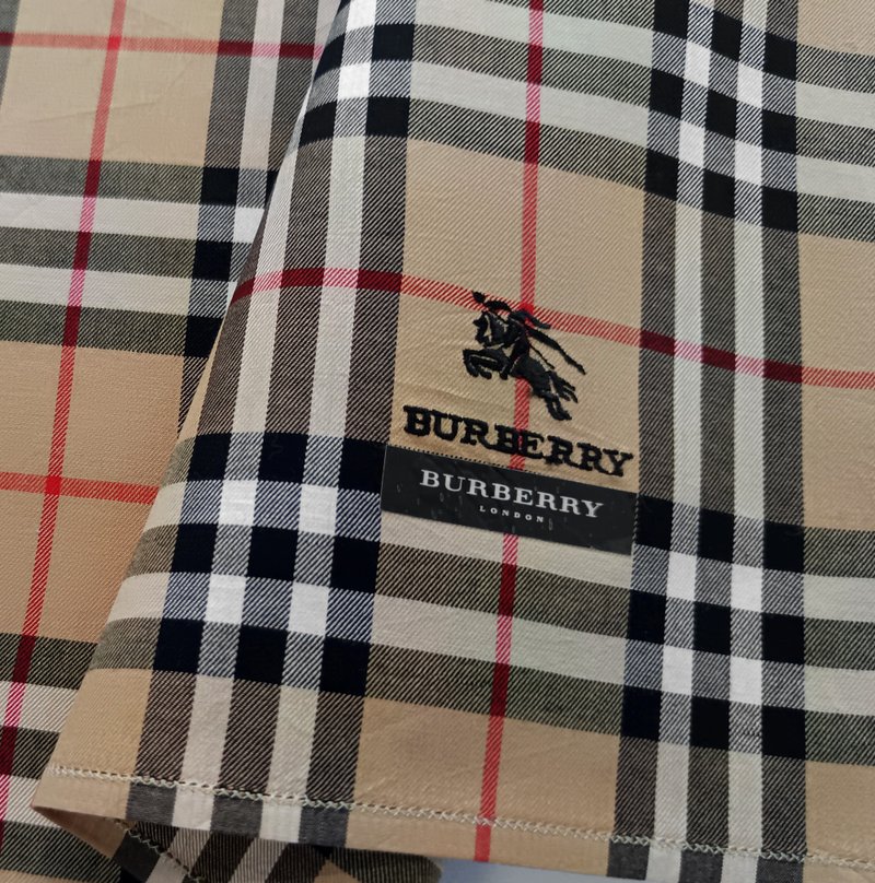 Burberry 复古手帕棕色格纹 19 x 19 英寸 - 手帕/方巾 - 棉．麻 卡其色