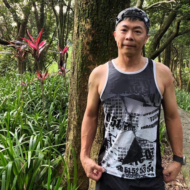 【SUPERACE】SUBX笔刷数字款背心 / 中性款 / 黑色 - 男装运动衣 - 聚酯纤维 黑色