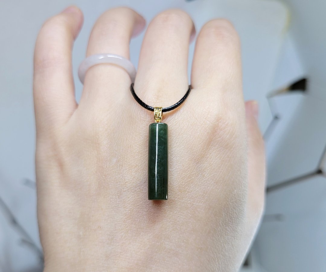 【亲翠】天然翡翠 墨绿无事柱18k金扣头锁骨链 毕业礼物 - 项链 - 玉石 绿色