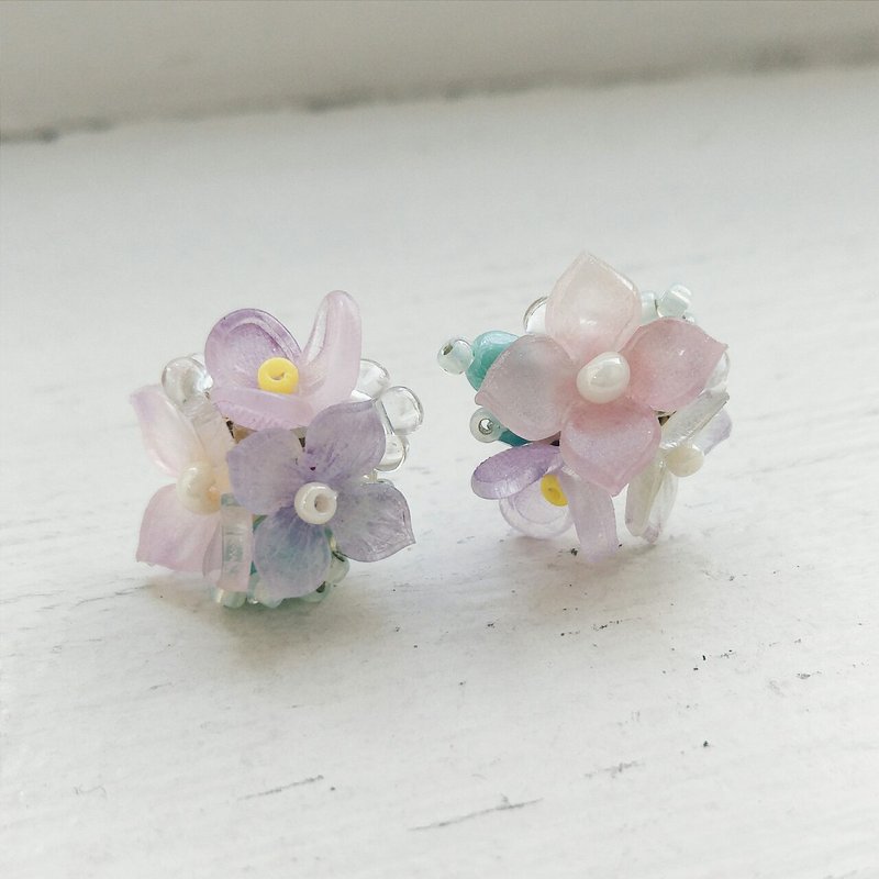 串珠 编织 耳环 绣球花  可改夹式 - 耳环/耳夹 - 其他材质 粉红色