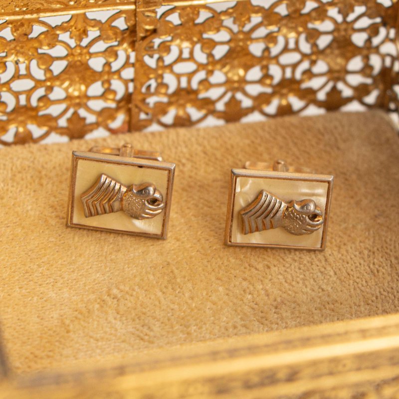 美国Swank品牌古董 骑士之手浮雕 仿母贝 方形袖扣 - 袖扣 - 其他金属 金色