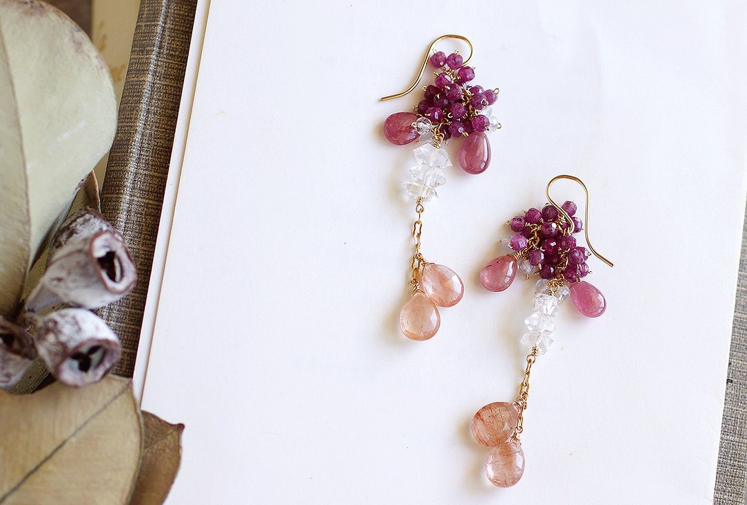 14kgf - Red Stone and Herkimer Diamond Earrings - 耳环/耳夹 - 半宝石 粉红色