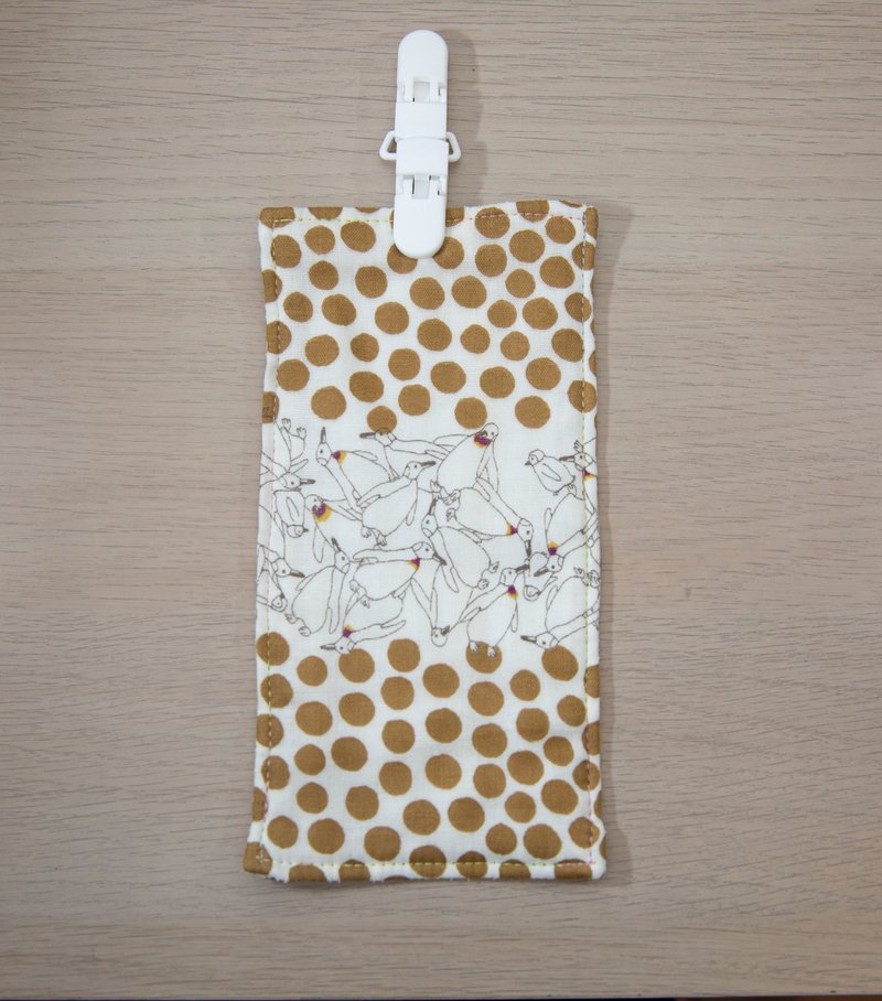 水玉企鹅卡其 手作手帕/幼儿园手帕夹/儿童手帕/口水巾 - 围嘴/口水巾 - 棉．麻 卡其色