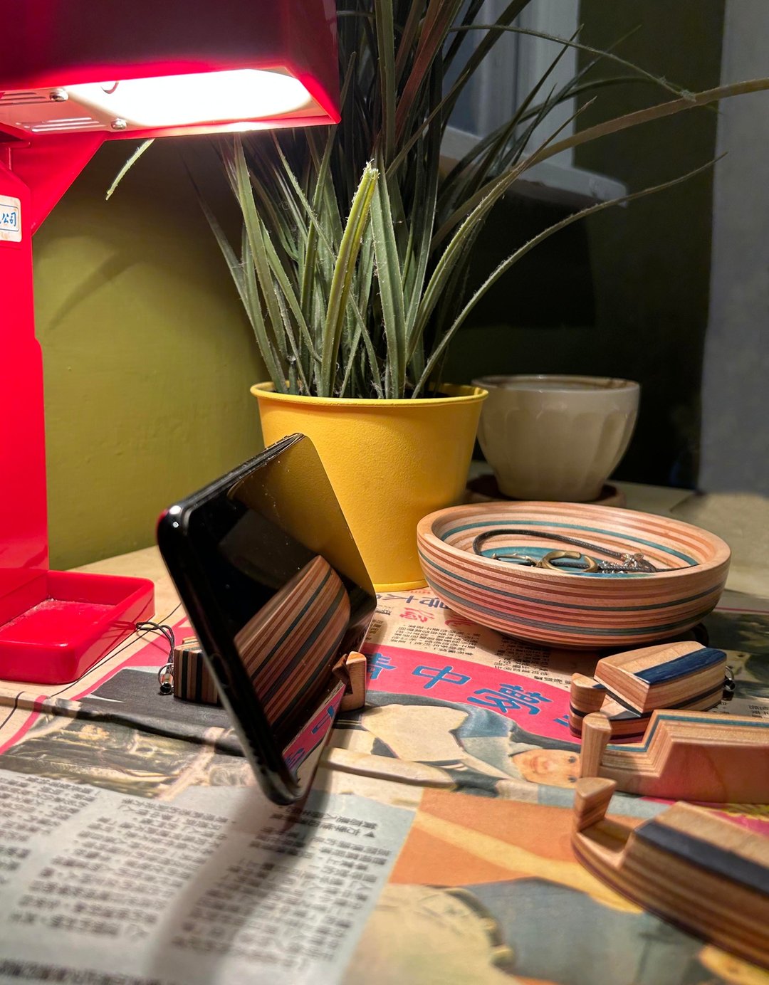 【GM_woodwork】手工木作冲浪板造型手机支架/看剧神器/手机座 - 手机配件 - 木头 黑色