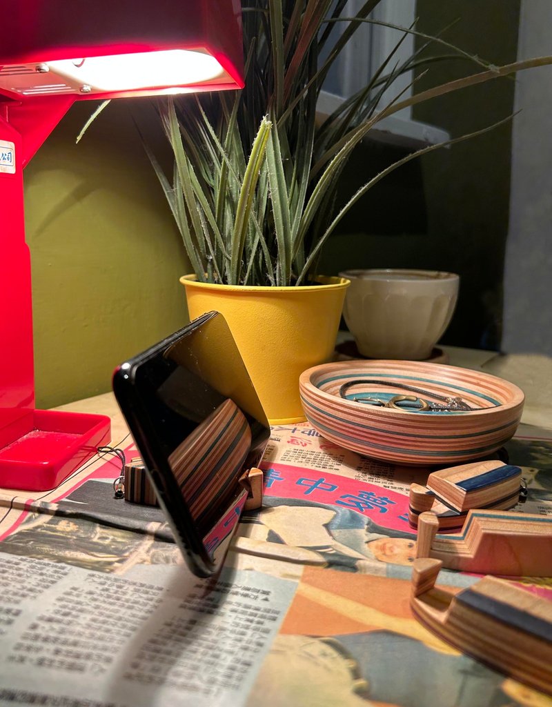 【GM_woodwork】手工木作冲浪板造型手机支架/看剧神器/手机座 - 手机配件 - 木头 黑色