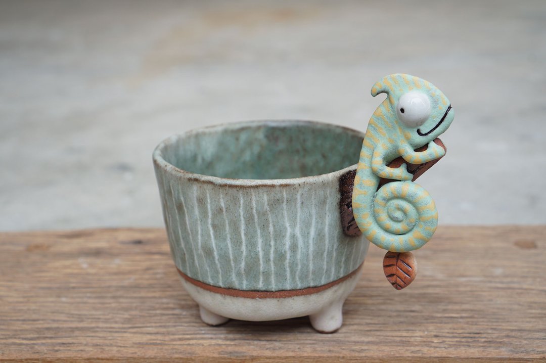 Branch with chameleon plant pot for cactus , handmade ceramic , pottery - 花瓶/陶器 - 陶 绿色