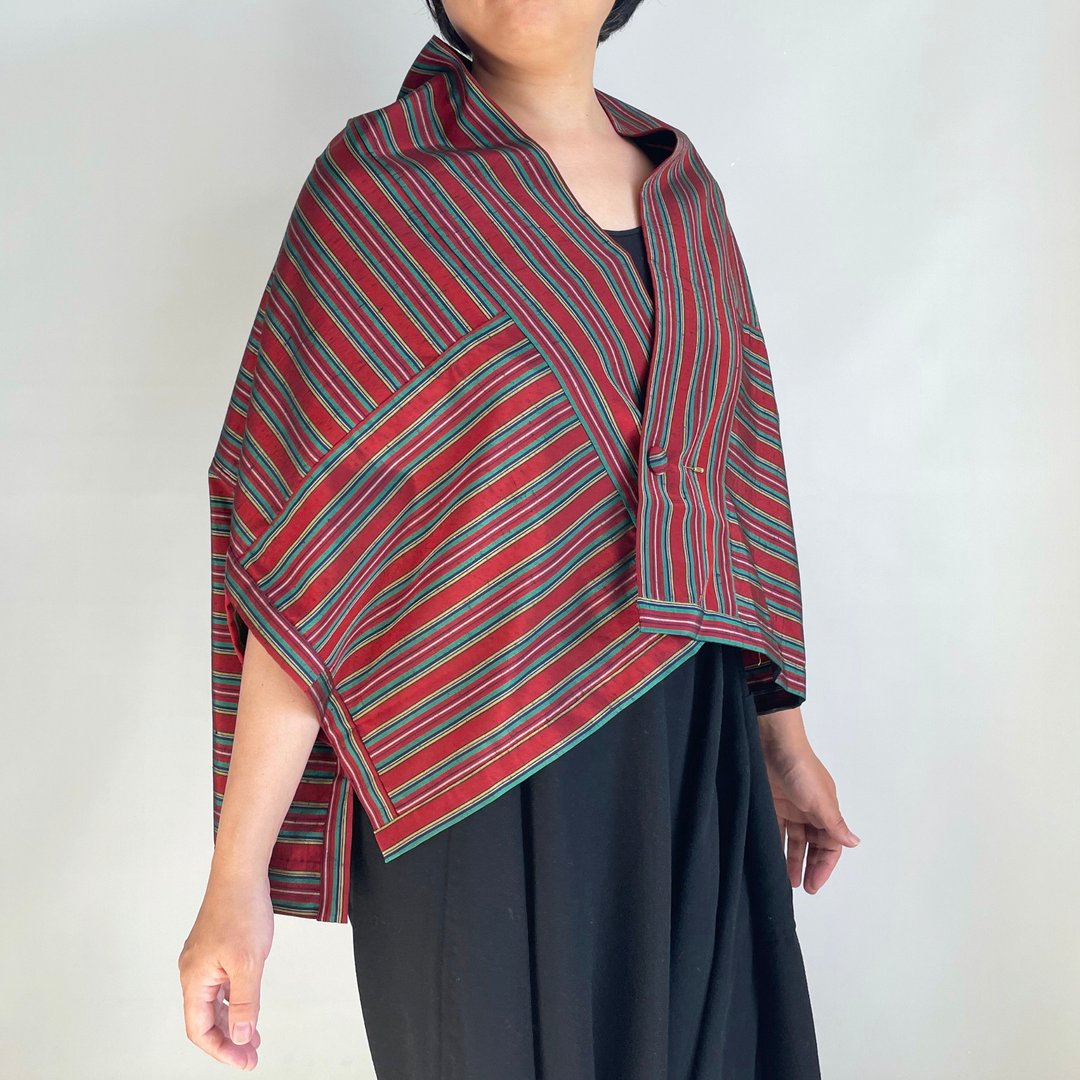 Unique item | Triangle HAORI with a Brooch, Acetate-Rayon KIMONO, dark-red - 女装上衣 - 羊毛 红色