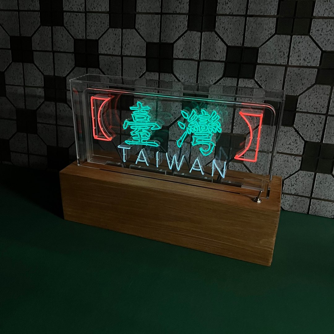定制化礼物 手工制作字灯【台湾】TAIWAN LED neon霓虹灯 - 灯具/灯饰 - 软木/水松木 黑色