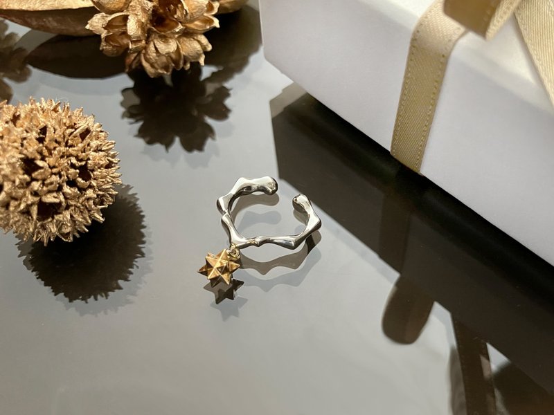 K18 黄金 小巧摇曳闪耀的金色星星耳骨夹 - 耳环/耳夹 - 纯银 银色