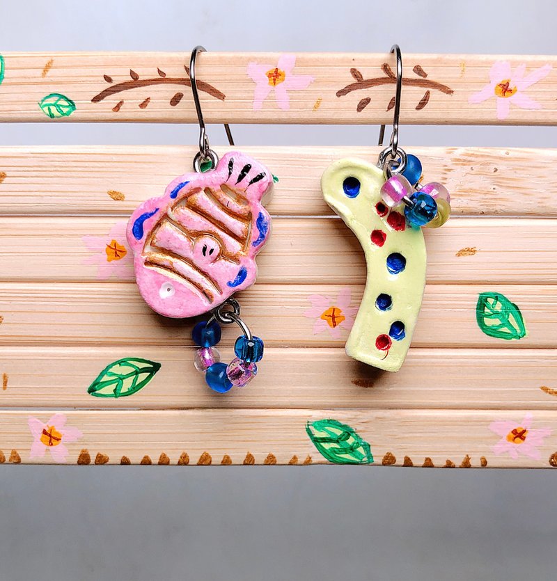 海洋欢乐 鱼儿海草鳗 手作黏土耳环 手绘捏制 不锈钢 吊坠款 - 耳环/耳夹 - 粘土 粉红色