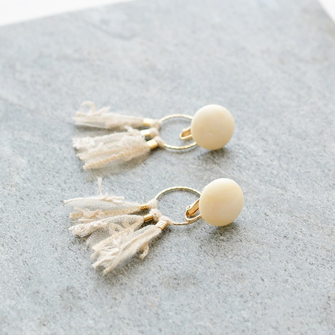 Marble Dome Tassel Earrings /Beige - 耳环/耳夹 - 棉．麻 白色