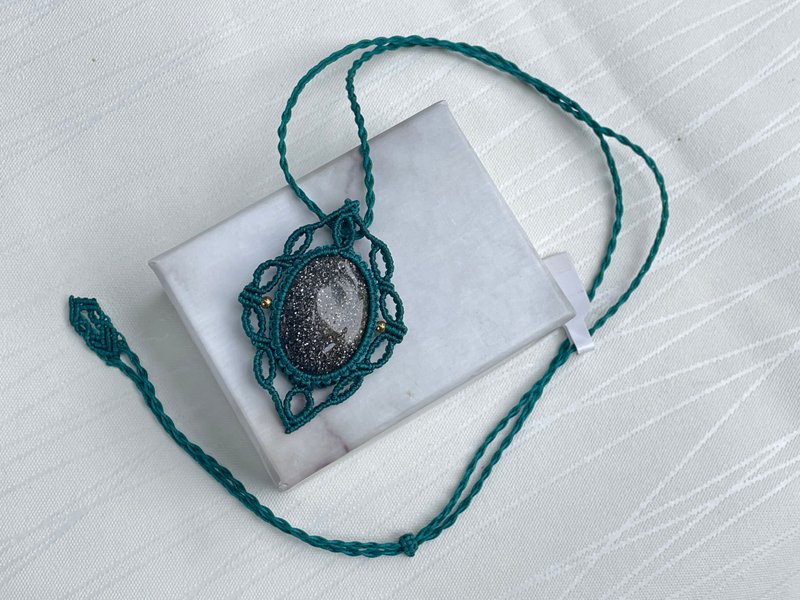 *230254 Macrame 黑太阳石 编织 颈链 - 项链 - 半宝石 黑色