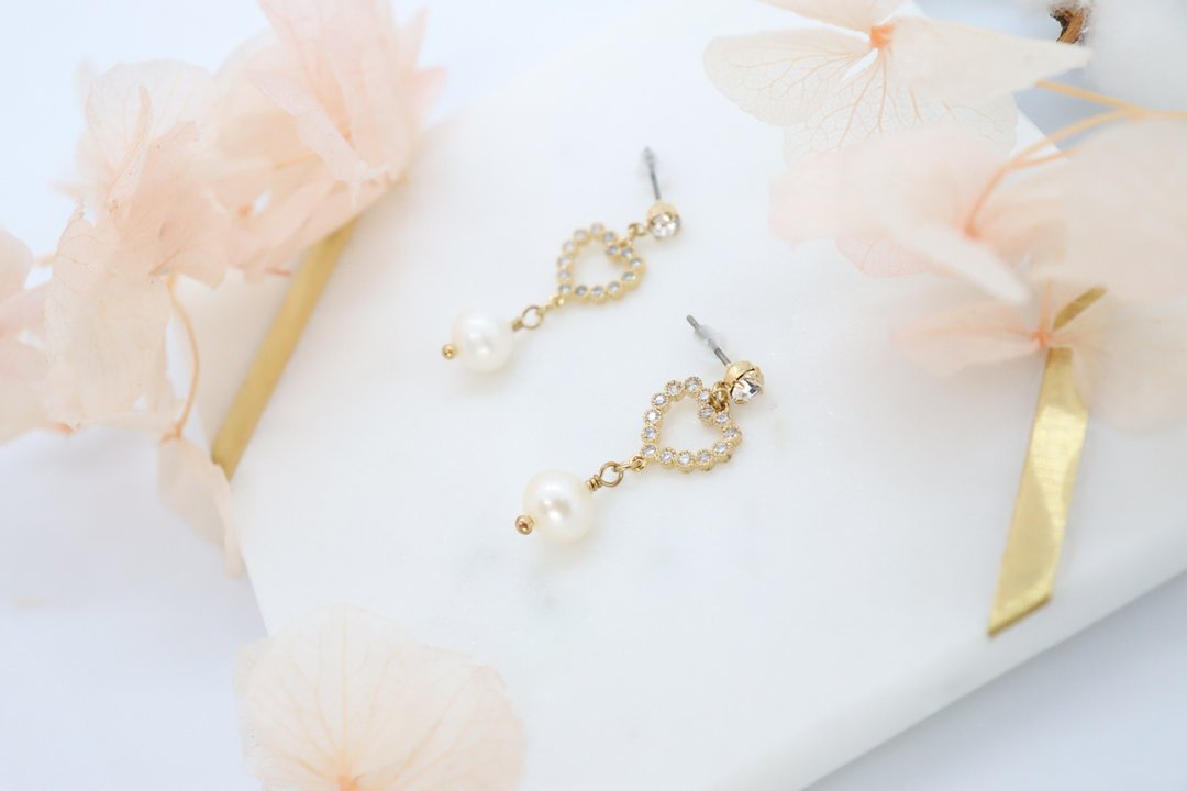 Lovely Heart Cubic Zirconia Charm & Pearl Dangle Titanium Post Earrings - 耳环/耳夹 - 珍珠 
