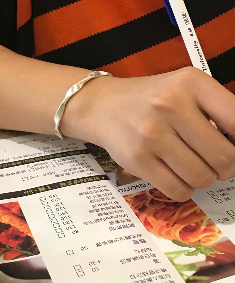 波光手工锻敲纯银手环 - 手链/手环 - 银 