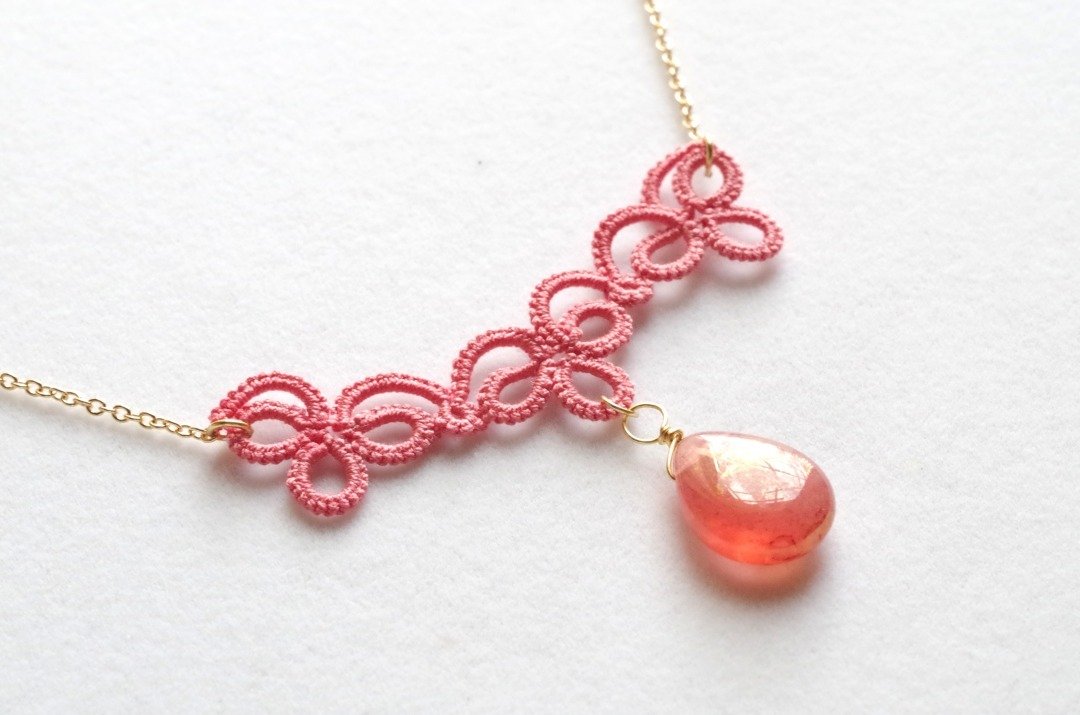 tatting 蕾丝与大颗水滴型捷克玻璃珠项链・浪漫玫瑰 - 项链 - 棉 粉红色