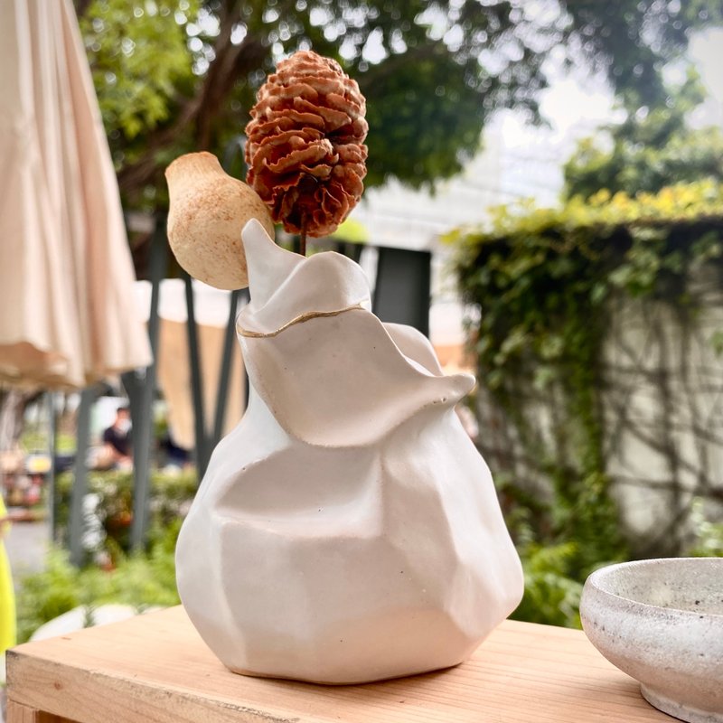 【瓣】瓶器 手作 花瓶 花器  陶器 礼物 干燥花 鲜花 - 花瓶/陶器 - 陶 白色