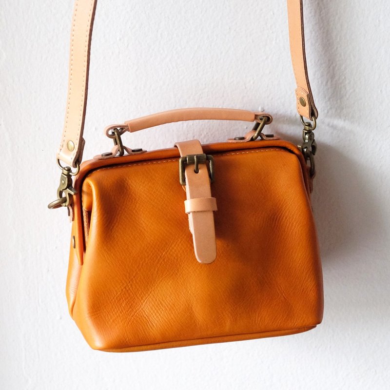 Mini Doctor Handmade Leather Bag / Small Retro Tangerine Shoulder Bag - 侧背包/斜挎包 - 真皮 橘色