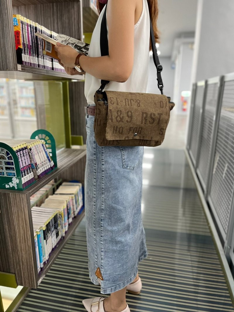 乐福手作三层侧背包-咖啡色字母 - 手提包/手提袋 - 棉．麻 咖啡色