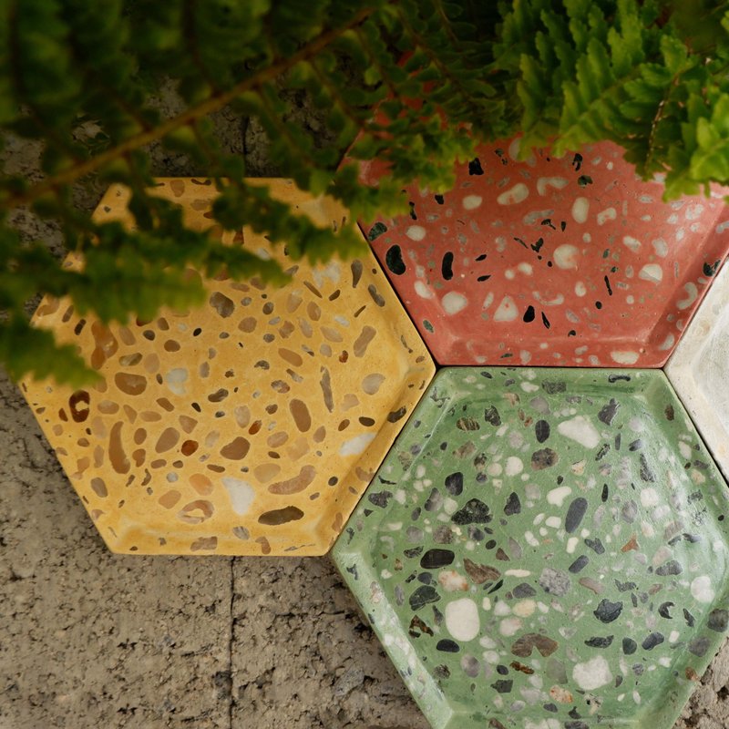 7 月・好造形・手感磨石子 六角形杯垫置物皿 - 其他 - 水泥 