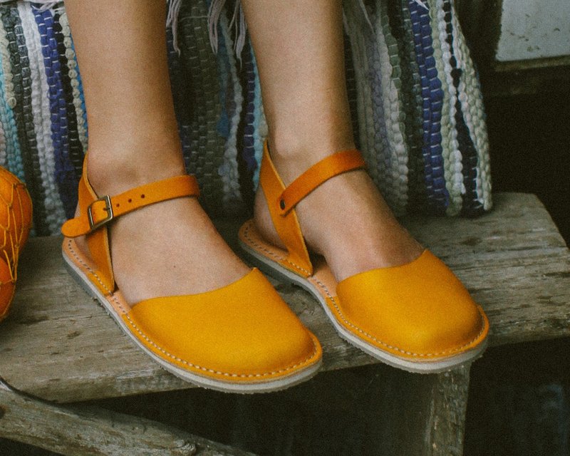 凉鞋、皮革凉鞋、平底凉鞋、零足跟差凉鞋、婚礼凉鞋、赤足凉鞋 - 男女凉鞋 - 真皮 橘色