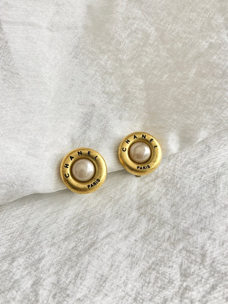 【 日本直送 名牌中古包 】CHANEL 香奈儿 耳环 金色 标志 仿珍珠 vintage 古董 vkeawm - 耳环/耳夹 - 其他材质 金色
