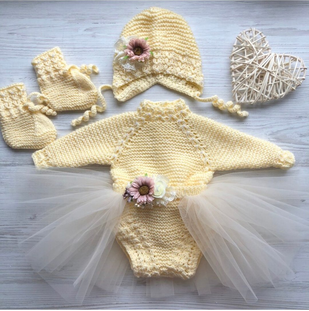 Hand knit clothing set for baby girl: romper, tutu skirt, hat, socks - 包屁衣/连体衣 - 其他材质 