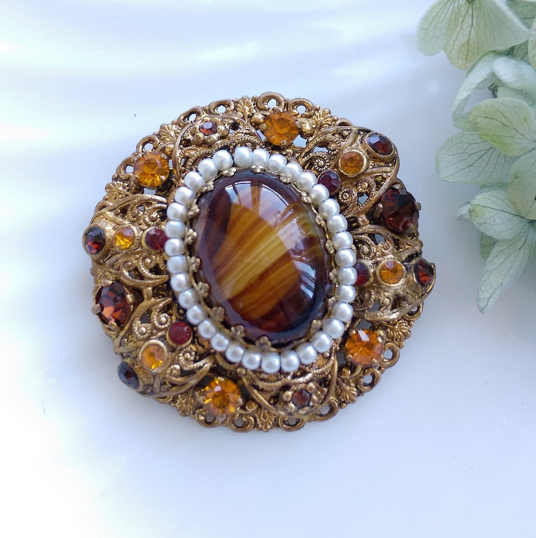 Vintage Jewelry 西洋古董饰品 西德制 古典 琥珀色调 精细 别针 - 徽章/别针 - 其他金属 金色