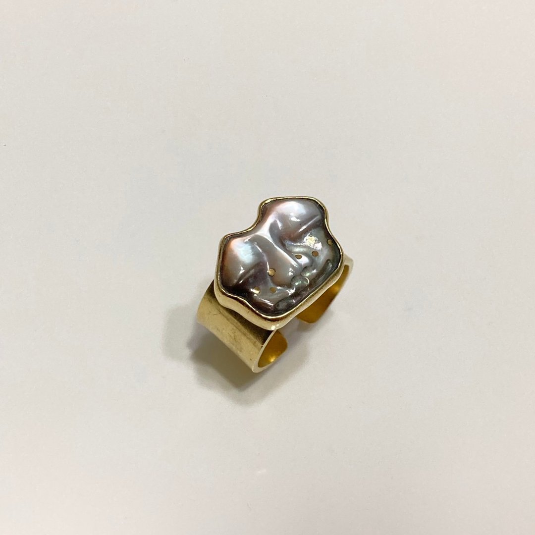 MEACHA - 手工人脸珍珠贝戒指 - 戒指 - 贝壳 