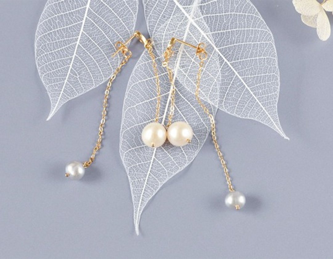 White Pearl x Silver Pearl Stud 2WAY Earrings - 耳环/耳夹 - 宝石 