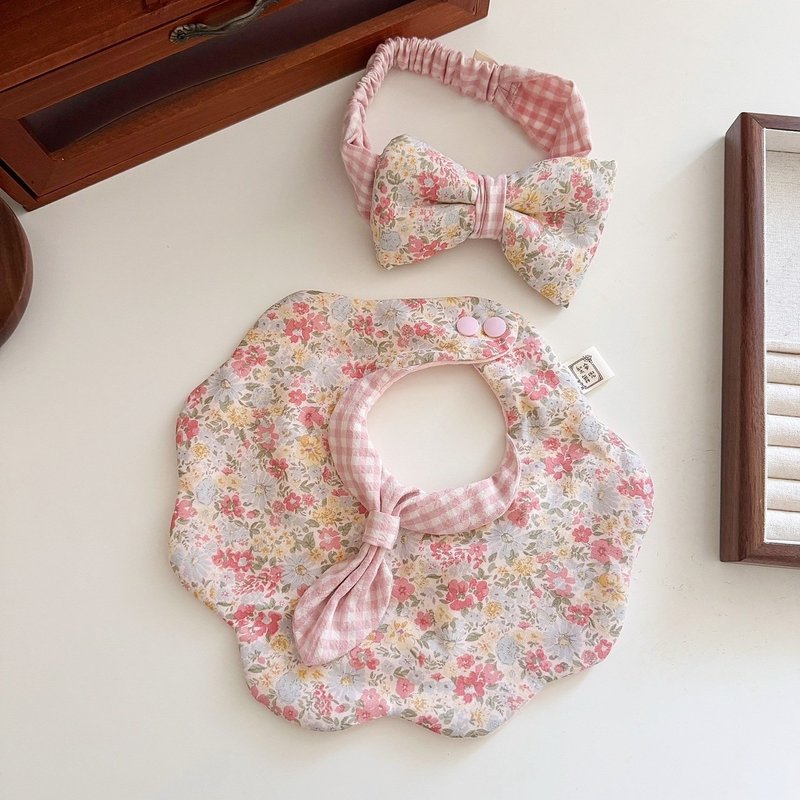 淡蓝粉幸福花语 可绣字围兜+发带婴儿礼物 弥月礼盒满月礼周岁礼 - 满月礼盒 - 棉．麻 