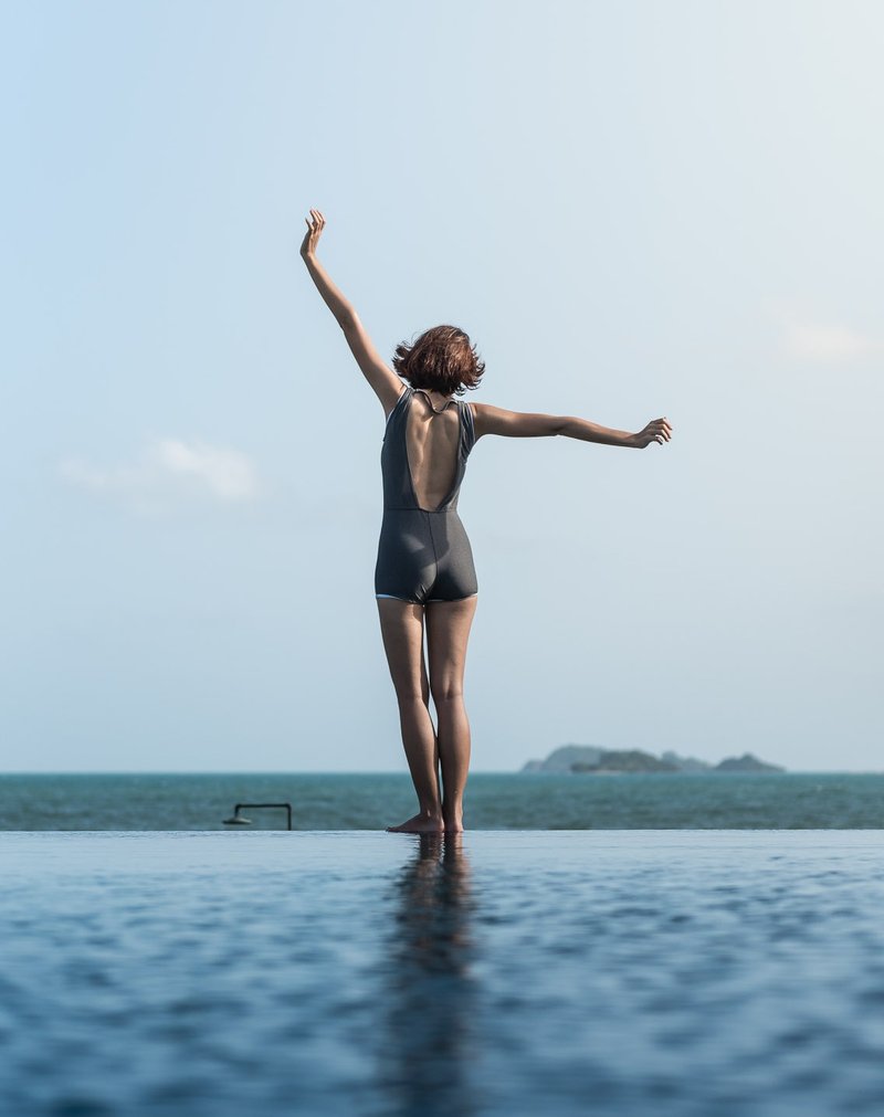 素面风格露背连身泳装/灰色(Size M) - 女装泳衣/比基尼 - 其他材质 灰色