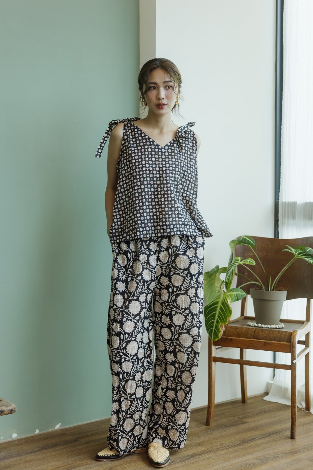 木刻印V领无袖背心_黑红/粉黑 - 女装背心 - 棉 黑色