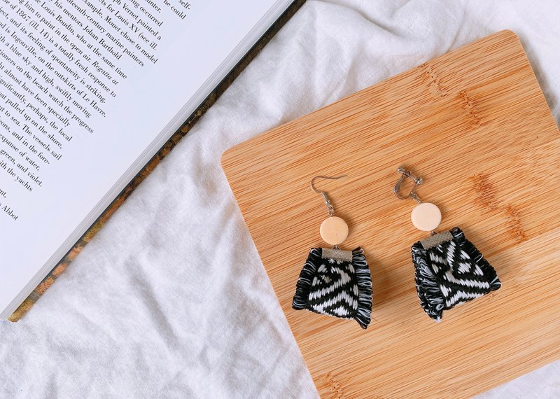 50年代 | 缎带耳环 耳夹 - 耳环/耳夹 - 其他人造纤维 白色