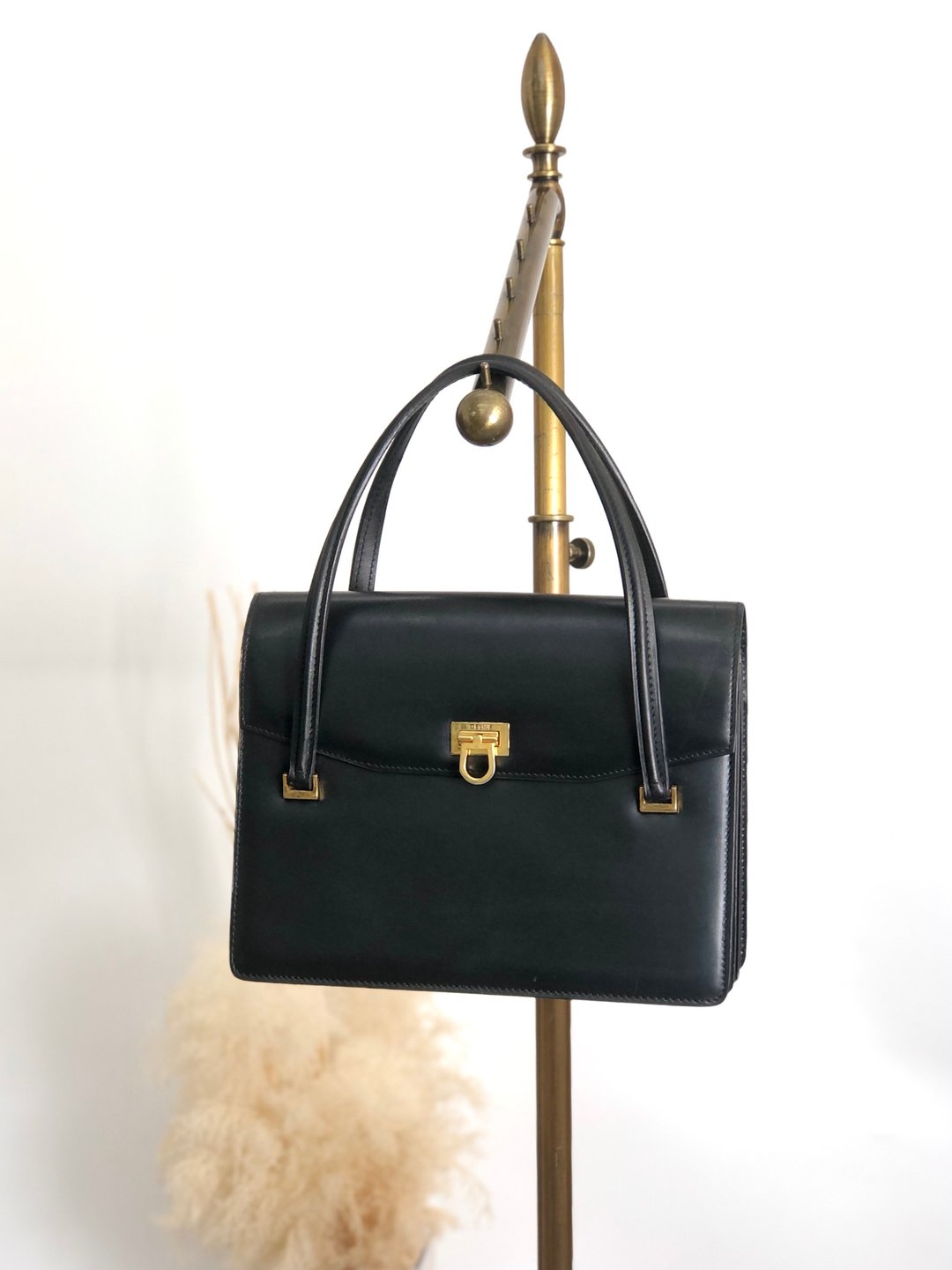 【VintageShop solo 日本直送中古包专卖店】CELINE 赛琳 手提包 黑色 经典 LOGO Gancini 压印 design 牛皮 leather 质感 vintage 古董 old 8wy4yf - 手提包/手提袋 - 真皮 黑色