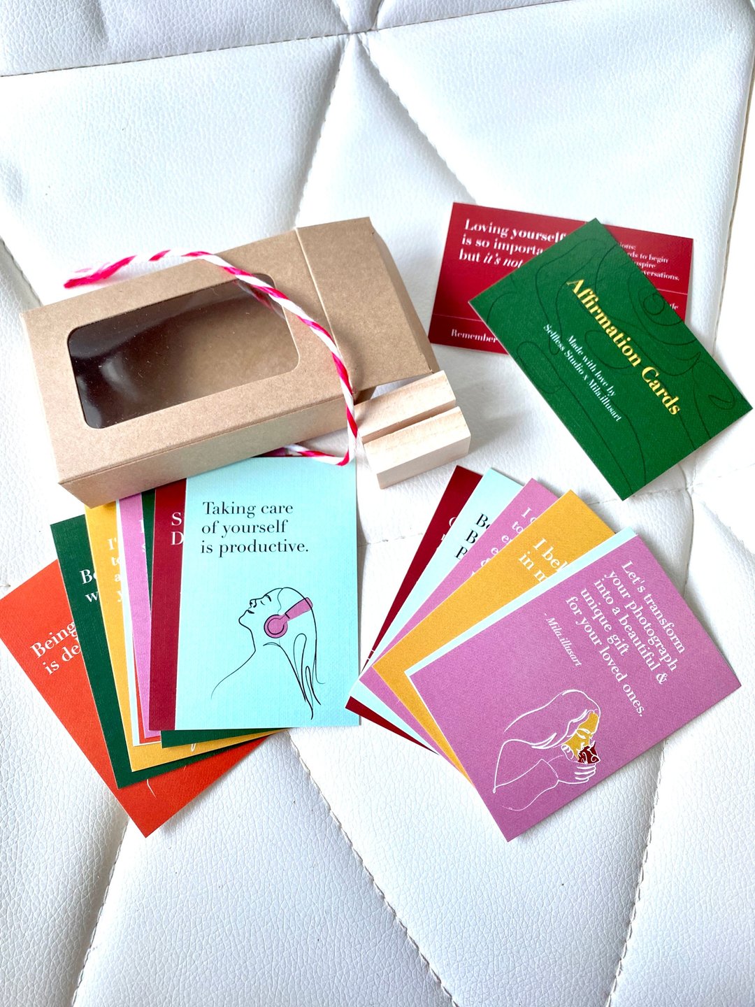 Daily affirmation cards, deck affirmation cards minimalist design + wooden stand - 摆饰 - 纸 多色