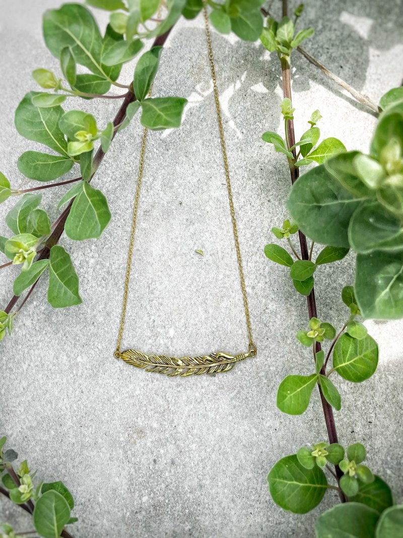 Native American Feather Necklace in Brass. - 项链 - 其他金属 