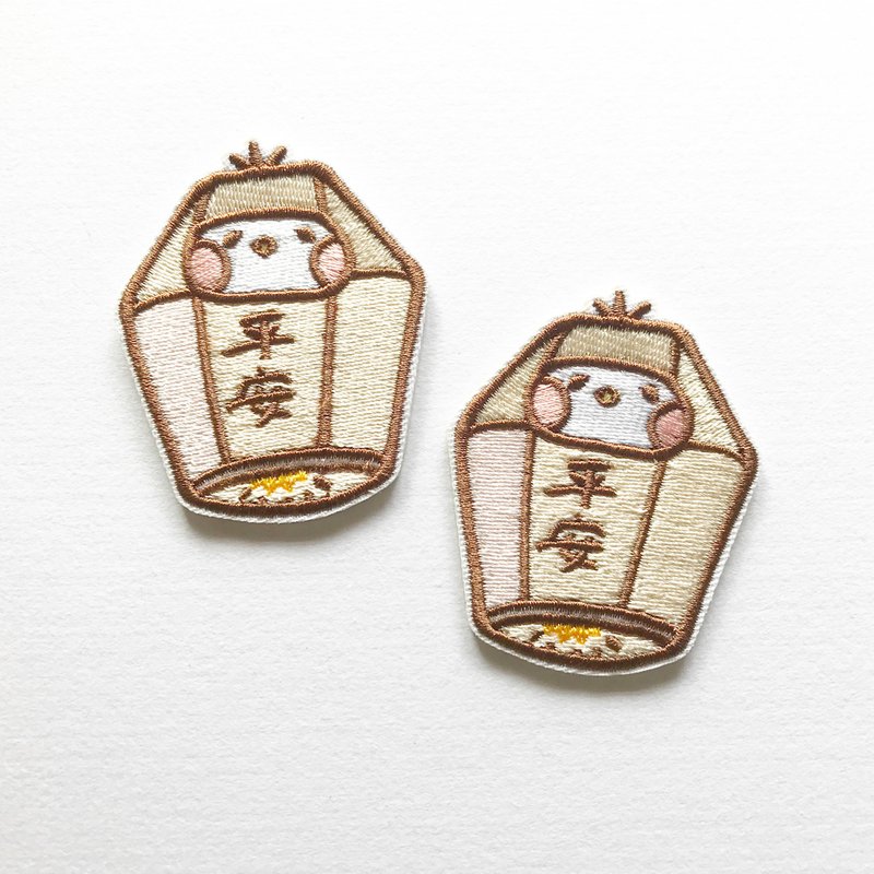 台湾 天灯籽 绣片/别针/贴片 - 徽章/别针 - 绣线 白色