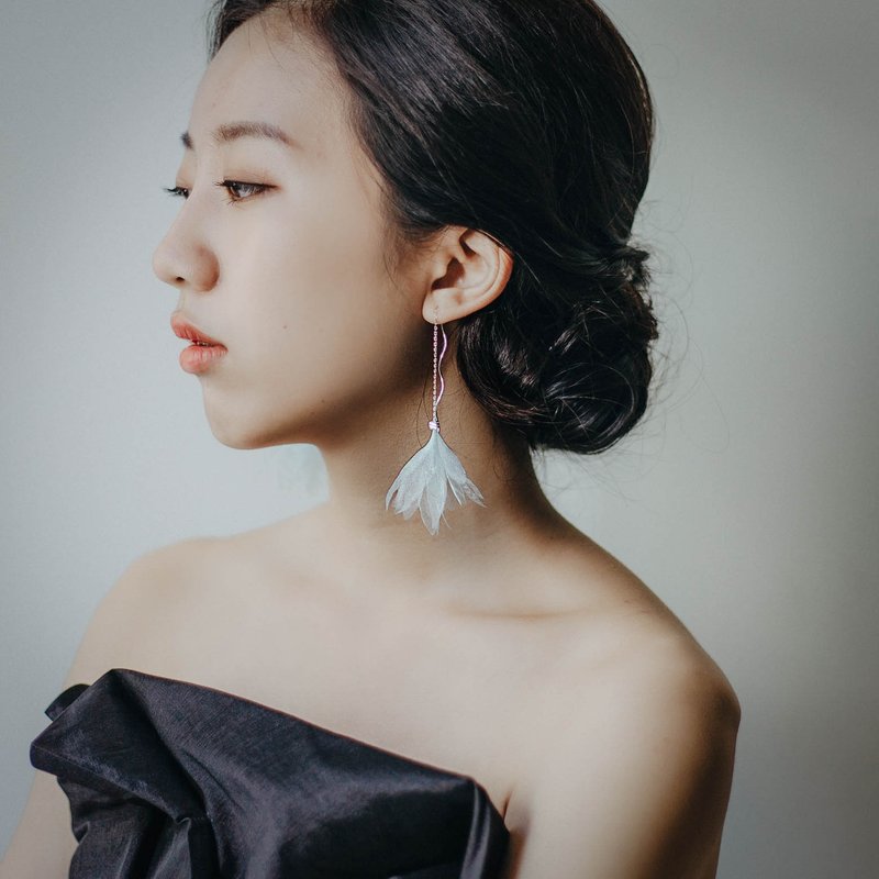 Ray 波浪银针气质浅蓝纱花垂坠耳环 - 耳环/耳夹 - 其他材质 白色