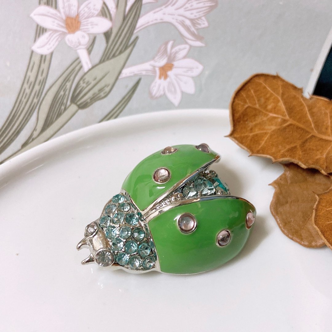 【西洋古董饰品】闪烁厚磅质感银瓢虫 青苹绿珐琅 水蓝钻胸章胸针 - 胸针 - 贵金属 绿色