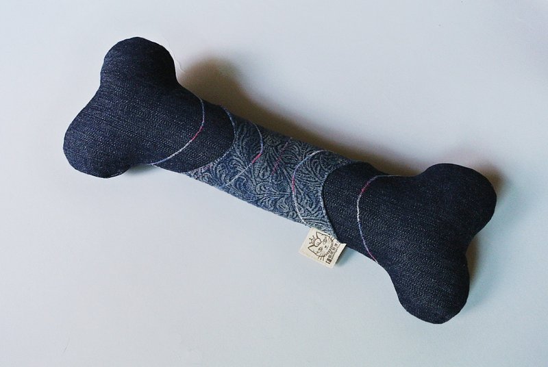 新版牛仔缇花骨头造型猫草包抱枕玩具 - 玩具 - 棉．麻 蓝色