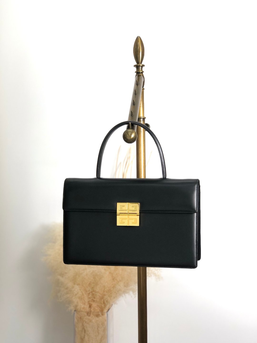 【日本直送 品牌二手包】GIVENCHY 手袋黑logo金复古旧款 y55t2m - 手提包/手提袋 - 真皮 黑色