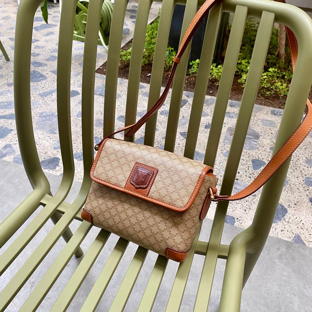 经典 CELINE Signature Macadam Triomphe 米棕色 PVC 皮革肩背包 - 侧背包/斜挎包 - 真皮 咖啡色