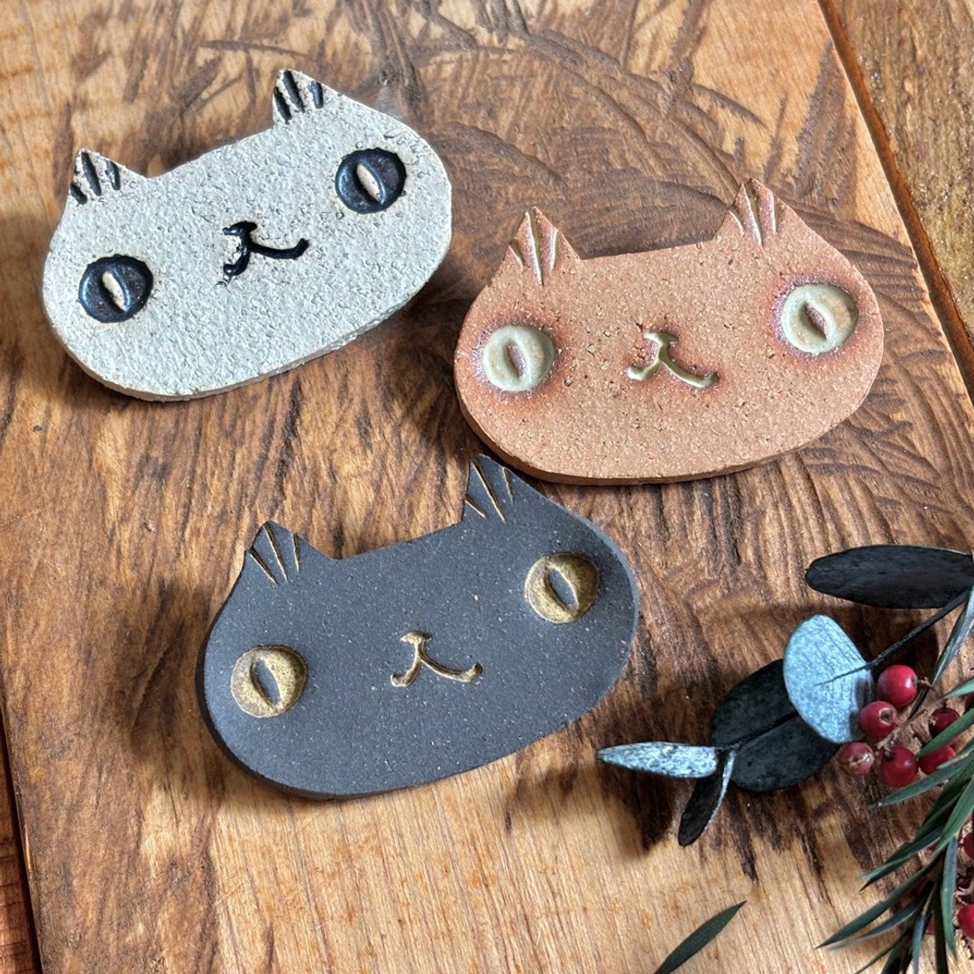 猫脸陶别针 - 丸子 / 饰品 - 徽章/别针 - 陶 白色