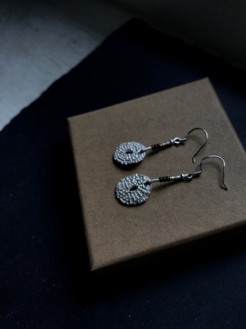 纯银椭圆海蚀耳环 - 耳环/耳夹 - 纯银 银色