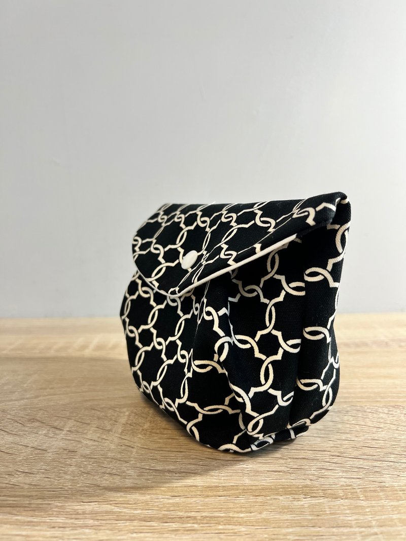 【现货】几何款丰满小物袋 M收纳袋二代版里布贴衬增加手感的手感 - 化妆包/杂物包 - 棉．麻 