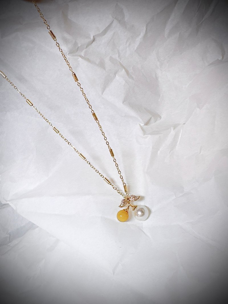 C&W 日本进口天然正圆小灯泡珍珠天然鸡油蜜蜡可爱小樱桃14k金项 - 项链 - 珍珠 