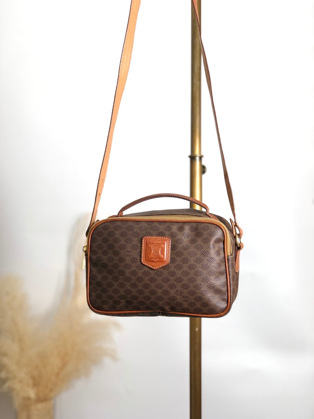 【VintageShop solo 日本直送 中古包】CELINE 经典马车 logo 压印 PVC 皮革 侧背包 咖啡色 2WAY vintage 8rtyi2 - 侧背包/斜挎包 - 防水材质 咖啡色