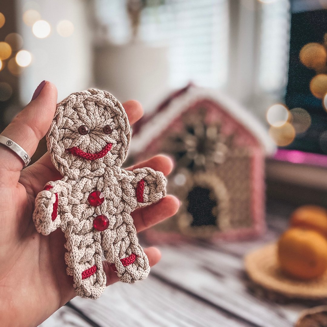 Gingerbread man ornament free crochet pattern PDF and video tutorial - 手工艺教程/工具书 - 其他材质 