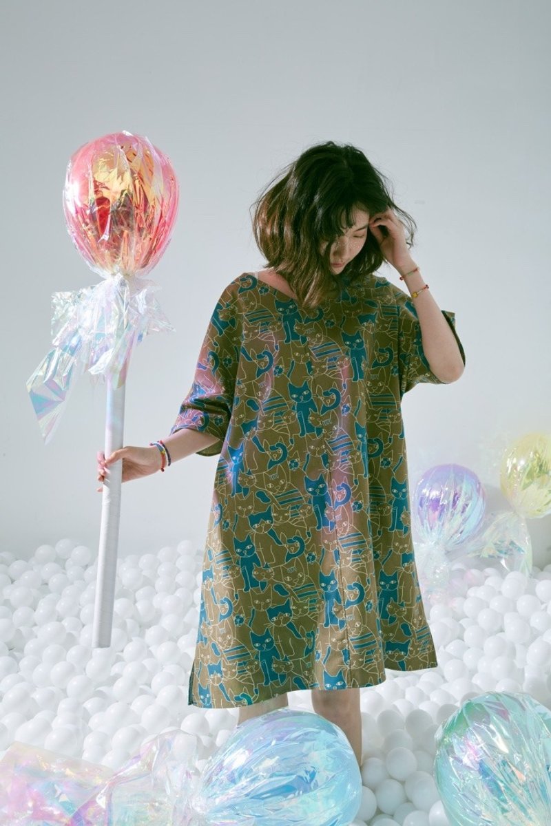 （剩最后一件只能做短的，购买前请私讯）喵咪连袖A字洋装 - 洋装/连衣裙 - 纸 咖啡色